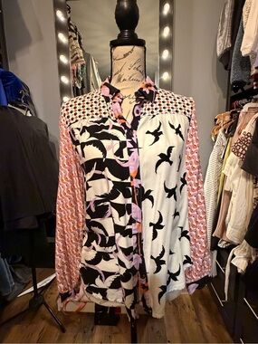 Maeve by Anthropologie bird Print Button-Up Blouse in Navy, White & Pink